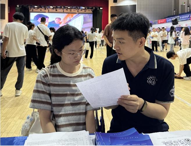 文学与国际传播学院赴湖南开展本科招生咨询工作 经济贸易咨询